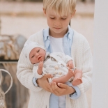 Μωρό Νεογέννητο Reborn Erik 40 εκ με Γκρι Καλάθι - Munecas Arias (98108)