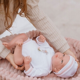 Μωρό Νεογέννητο Reborn Lola 40 εκ με Ροζ Καλάθι - Munecas Arias (98110)
