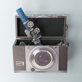 Πασχαλινή Λαμπάδα με Vintage Κινηματ. Μηχανή σε Δερμάτινο Κουτί (24154V)