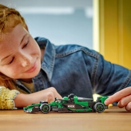 Lego Speed Champions Kick Sauber F1 Team C44 Race Car (77247)