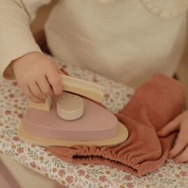 Ξύλινη Παιδική Σιδερώστρα & Σίδερο - Little Dutch (2523)