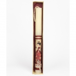 Πασχαλινή Λαμπάδα με Πριγκίπισσα και Λουλούδια Λευκή (26062W)