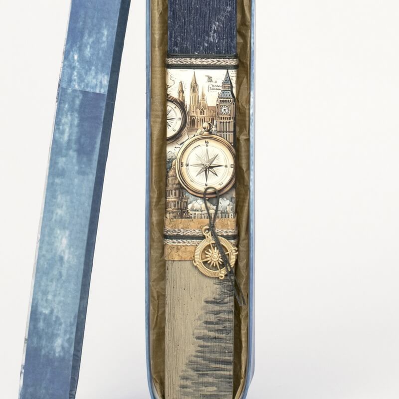 Πασχαλινή Λαμπάδα Πλακέ με Πυξίδα Μπλε (26079B)Πασχαλινή Λαμπάδα Πλακέ με Πυξίδα Μπλε (26079B)