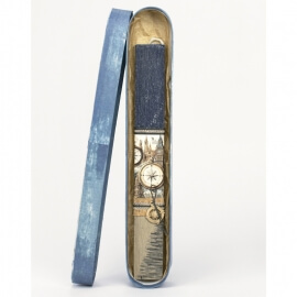 Πασχαλινή Λαμπάδα Πλακέ με Πυξίδα Μπλε (26079B)Πασχαλινή Λαμπάδα Πλακέ με Πυξίδα Μπλε (26079B)