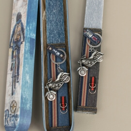 Πασχαλινή Λαμπάδα Πλακέ με Μπρελόκ Μηχανή Γκρι (26085G)Πασχαλινή Λαμπάδα Πλακέ με Μπρελόκ Μηχανή Γκρι (26085G)