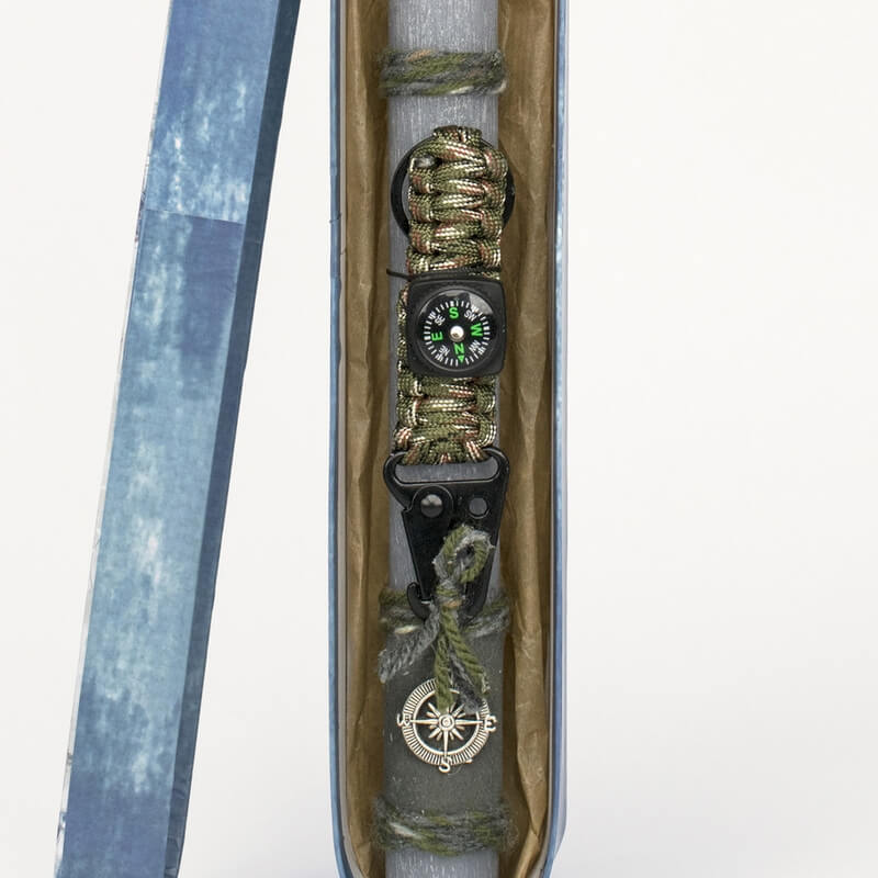 Πασχαλινή Λαμπάδα με Μπρελόκ Πυξίδα Γκρι (26086G)Πασχαλινή Λαμπάδα με Μπρελόκ Πυξίδα Γκρι (26086G)