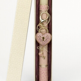 Πασχαλινή Λαμπάδα με Μπρελόκ Καρδιά Κλειδαριά Λευκή (26129W)Πασχαλινή Λαμπάδα με Μπρελόκ Καρδιά Κλειδαριά Λευκή (26129W)