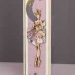 Πασχαλινή Λαμπάδα σε Ξύλινη Κασετίνα με Μπαλαρίνα (26149)