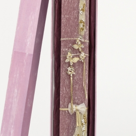 Πασχαλινή Λαμπάδα Πλακέ με Σκουλαρίκια Πεταλούδες Λιλά (25105L)Πασχαλινή Λαμπάδα Πλακέ με Σκουλαρίκια Πεταλούδες Λιλά (25105L)