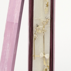 Πασχαλινή Λαμπάδα Πλακέ με Σκουλαρίκια Πεταλούδες Λευκή (25105W)Πασχαλινή Λαμπάδα Πλακέ με Σκουλαρίκια Πεταλούδες Λευκή (25105W)